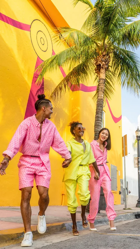 An Ode to Travel collection campaign